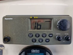 RAYMARINE RAY 215 VHF RADIOTELEPHONE